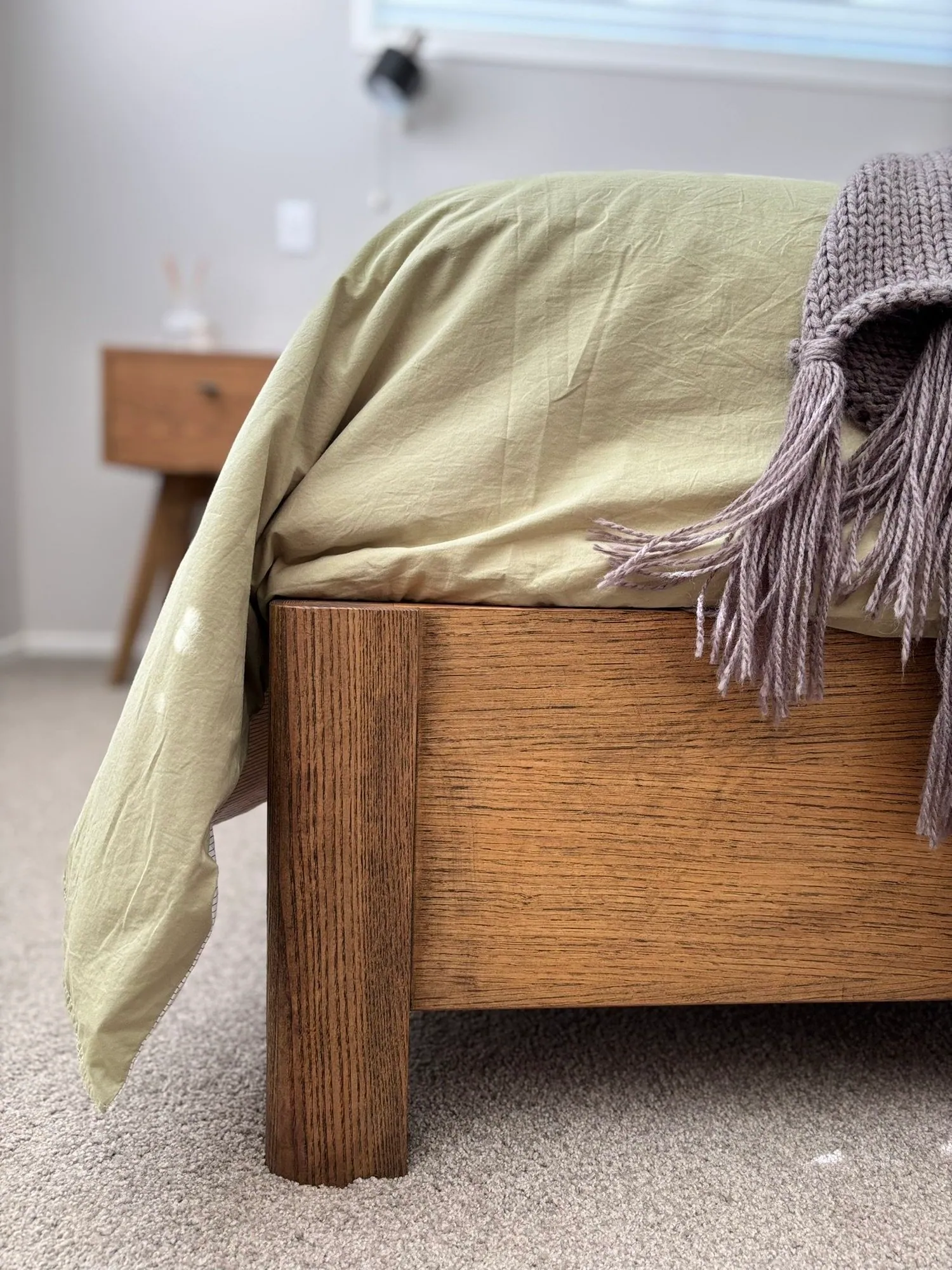 Custom solid oak queen-size bed – Far North